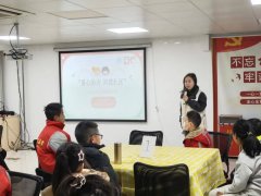 “小老板”们积极推销闲