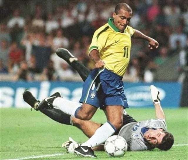 亲吻门柱的铁汉成宫斗牺牲品