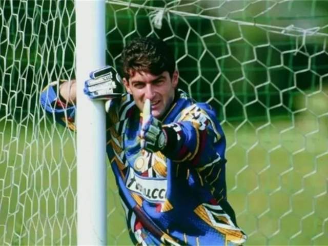 亲吻门柱的铁汉成宫斗牺牲品