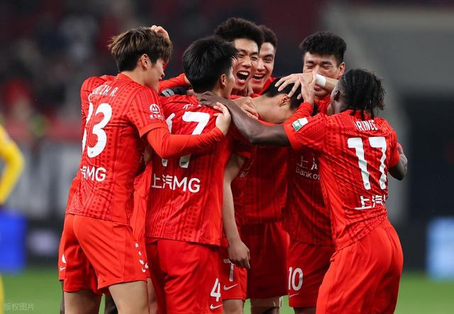 武磊8分钟双响打破302天球荒引国足回归热议