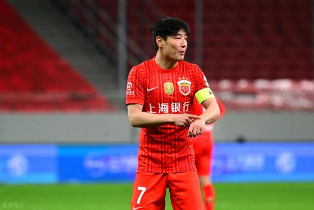 武磊8分钟双响打破302天球荒引国足回归热议