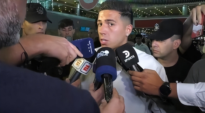 切尔西队长恩佐因转会言论遭内部禁赛 俱乐部重