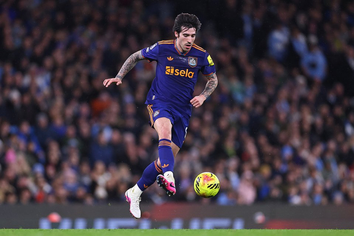 纽卡斯尔联队酝酿托纳利、戈登交易 吉马良斯或