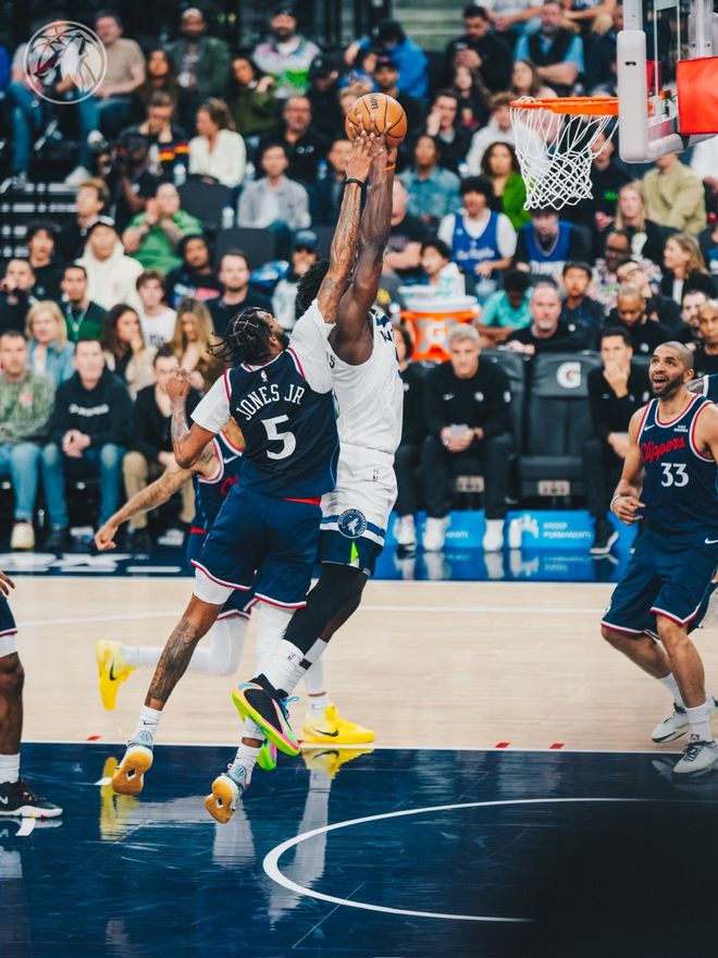 莱纳德砍45分率队狂胜森林狼 三连胜终结狼队三