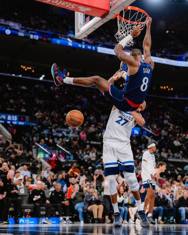 莱纳德砍45分率队狂胜森林狼 三连胜终结狼队三