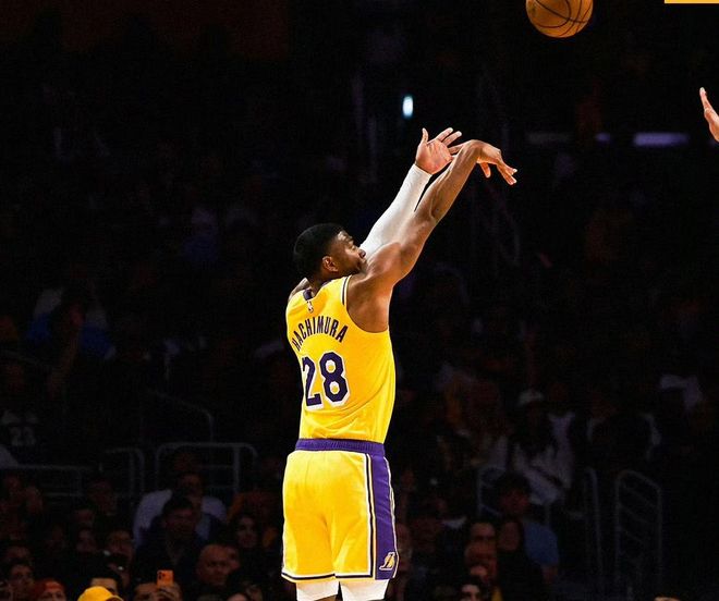 湖人主场惨遭雷霆36分横扫 全队攻防崩溃引球迷