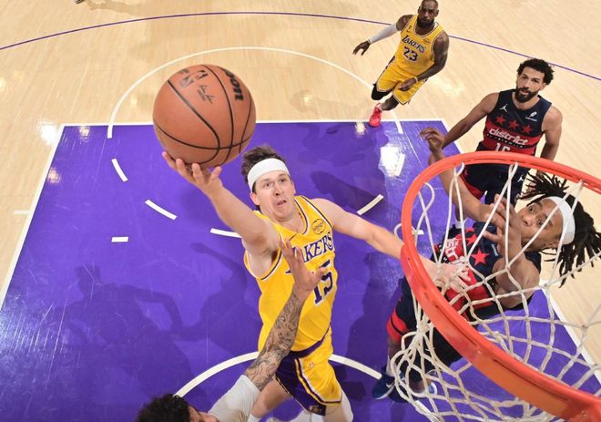 湖人主场惨遭雷霆36分横扫 全队攻防崩溃引球迷