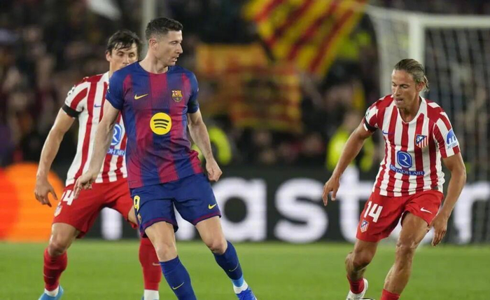 莱万多夫斯基转会风波升级 多支豪门争夺波兰前