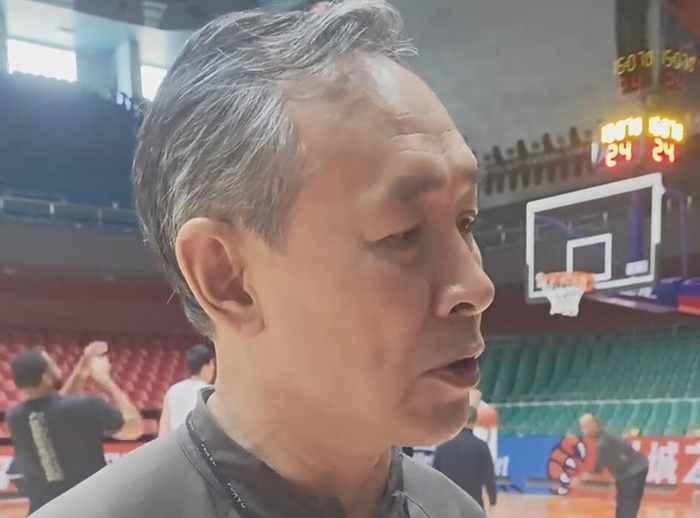 北京首钢客场挑战山东高速 许利民：篮板球策略