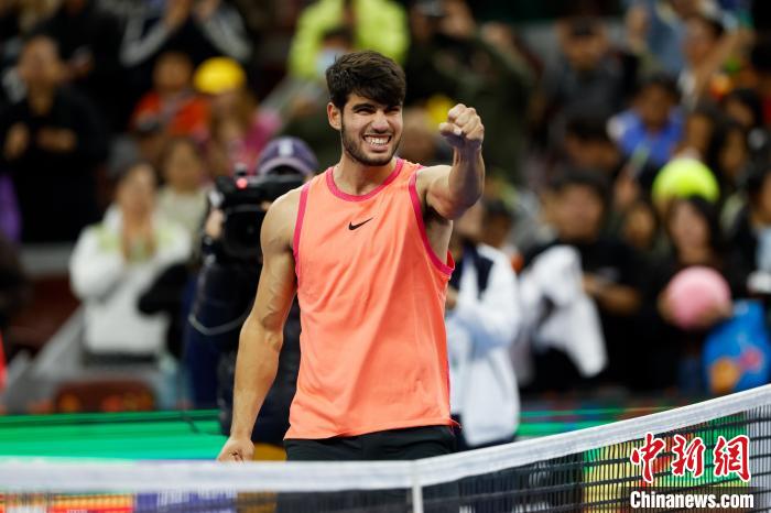 阿尔卡拉斯夺得中网男单冠军，郑钦文晋级女单