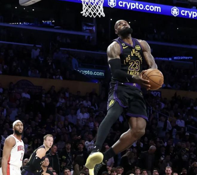 杜兰特伤退难挽败局 湖人三巨头联手力克火箭